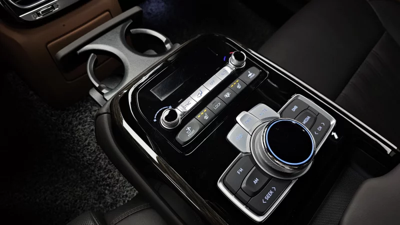 Genesis G90