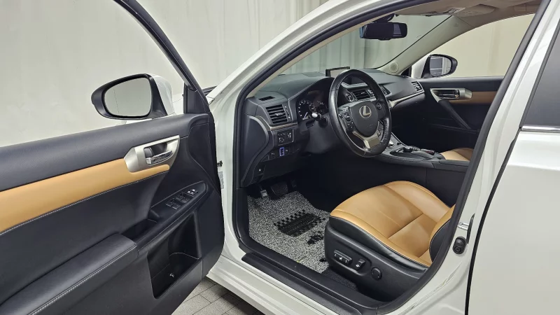 Lexus CT200h