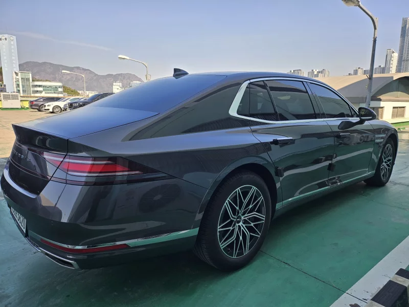 Genesis G90