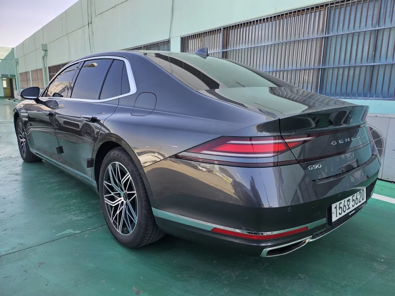 Genesis G90