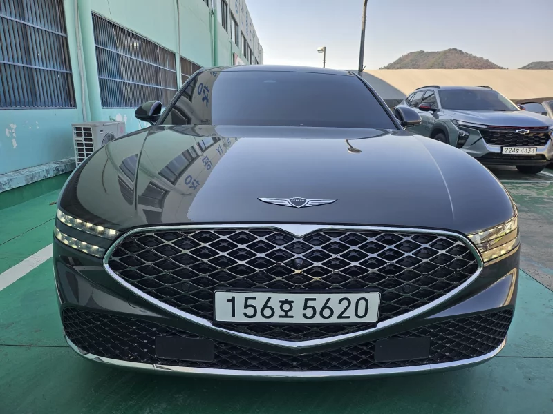 Genesis G90