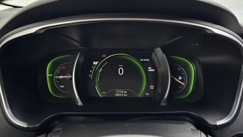 Renault SM6