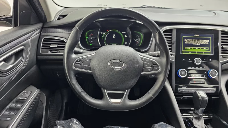 Renault SM6