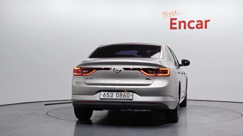 Renault SM6