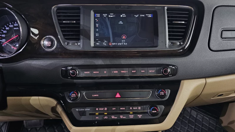 Kia Carnival