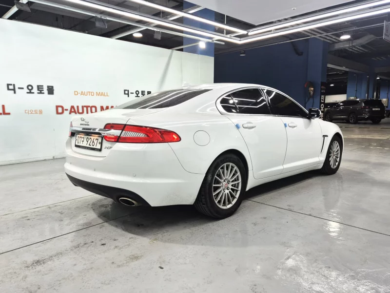 Jaguar XF