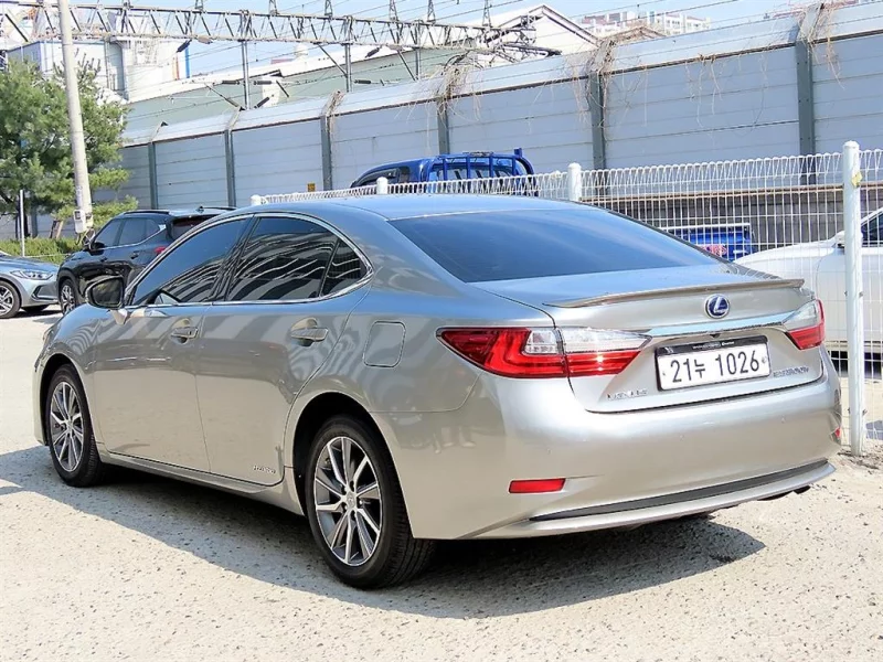 Lexus ES300h