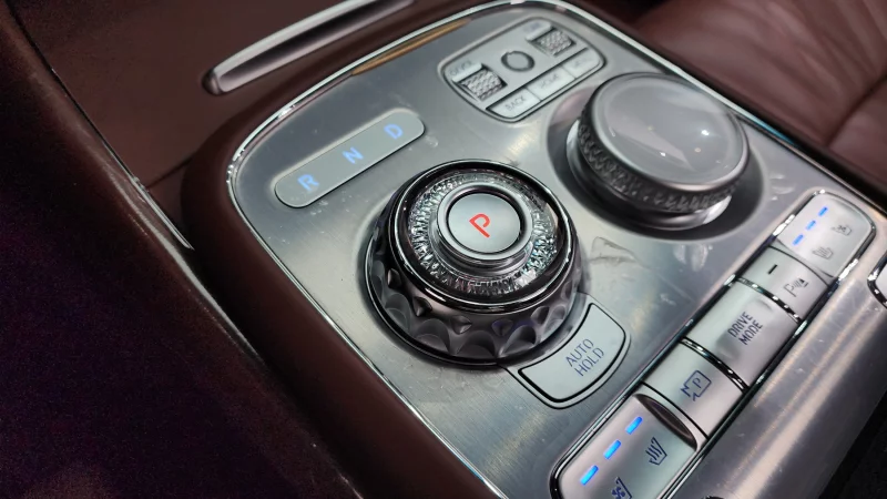 Genesis G90