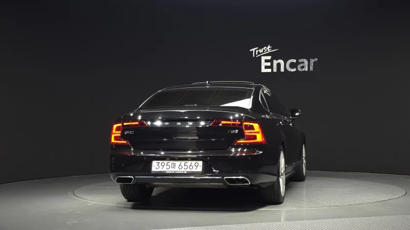 Volvo S90