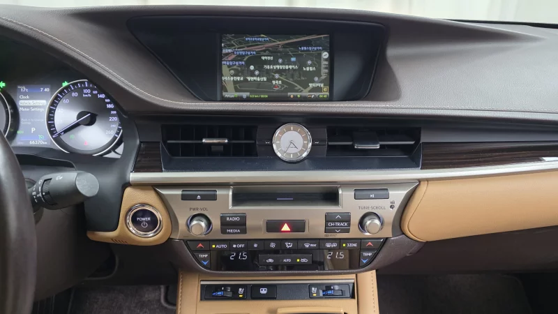 Lexus ES300h