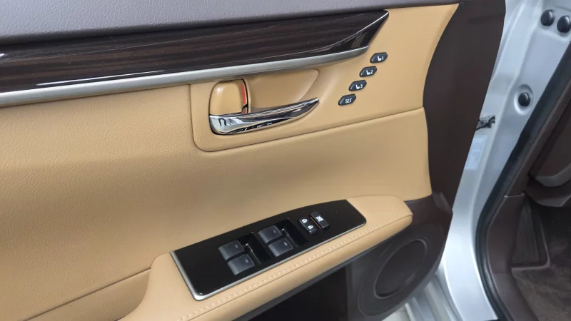 Lexus ES300h