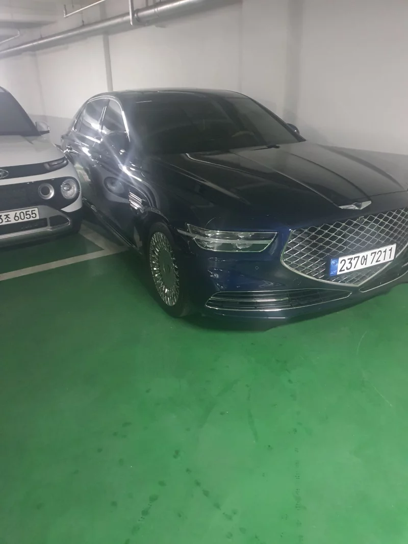 Genesis G90