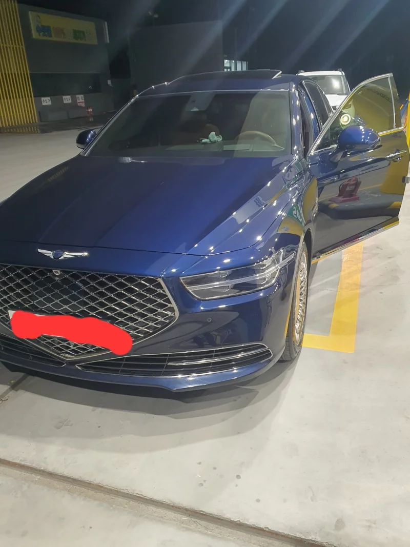 Genesis G90