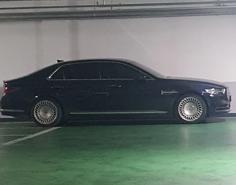 Genesis G90