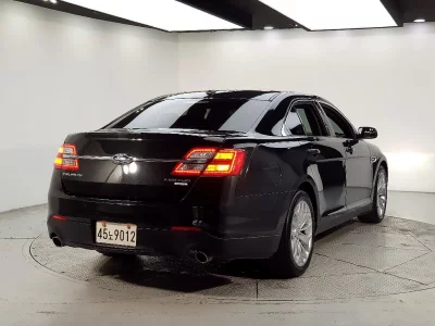Ford TAURUS