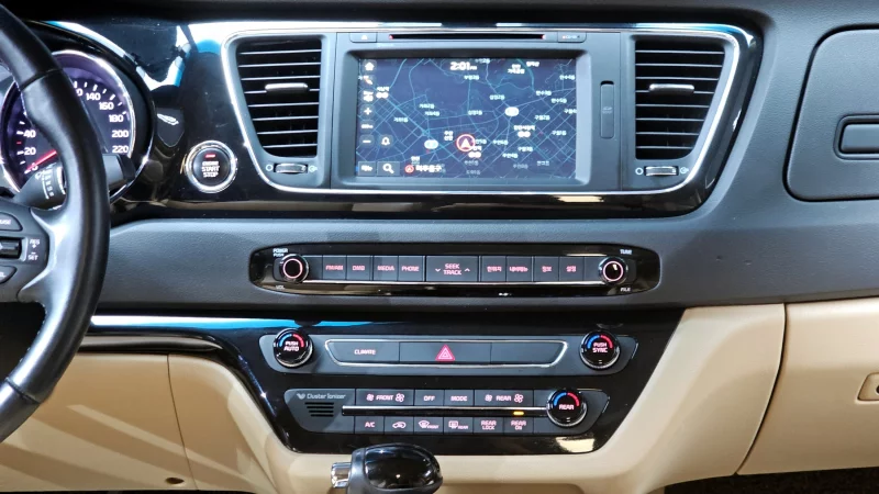 Kia Carnival