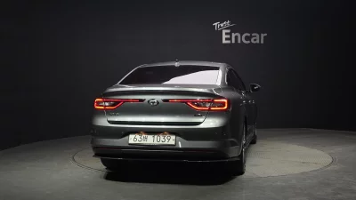 Renault SM6