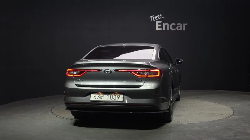 Renault SM6