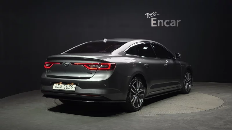 Renault SM6