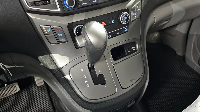 Hyundai Grand Starex