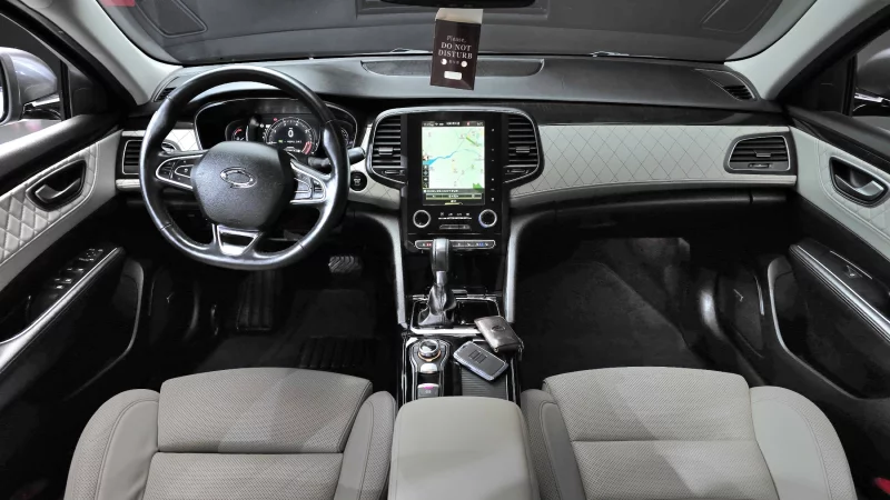 Renault SM6