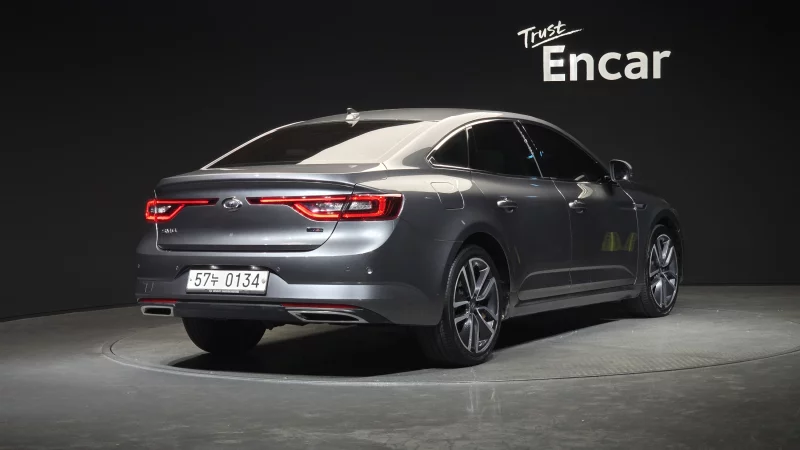Renault SM6
