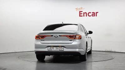 Renault SM6
