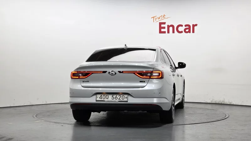 Renault SM6