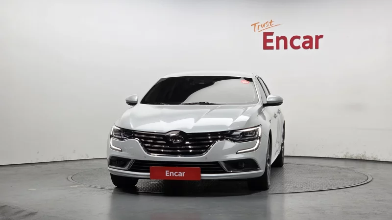 Renault SM6
