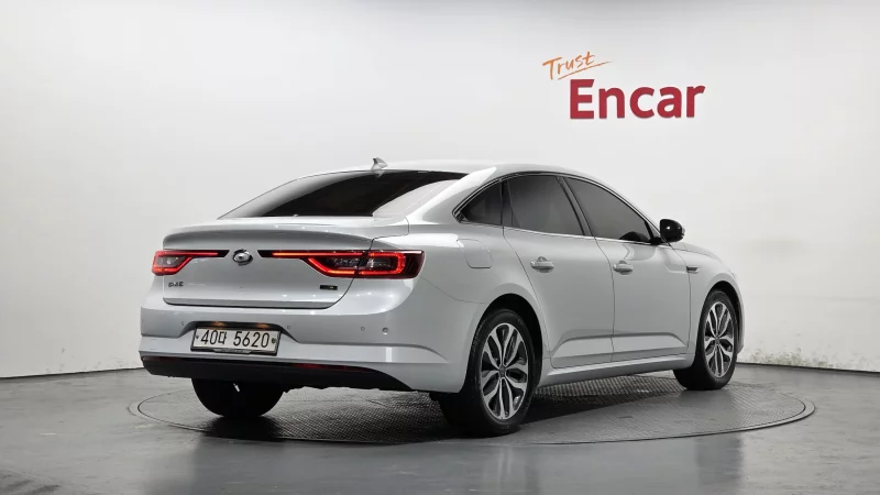 Renault SM6