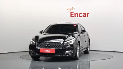 Infiniti Q70