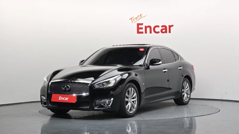 Infiniti Q70