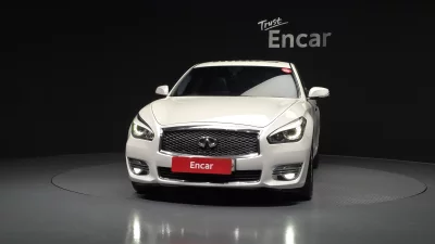 Infiniti Q70