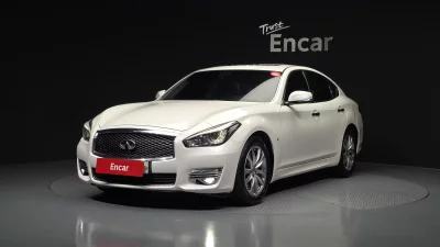 Infiniti Q70