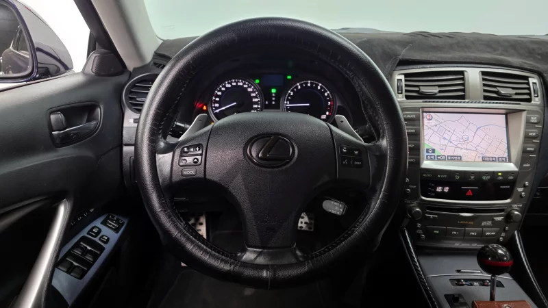 Lexus IS