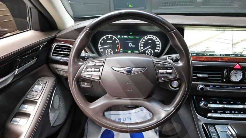 Genesis EQ900