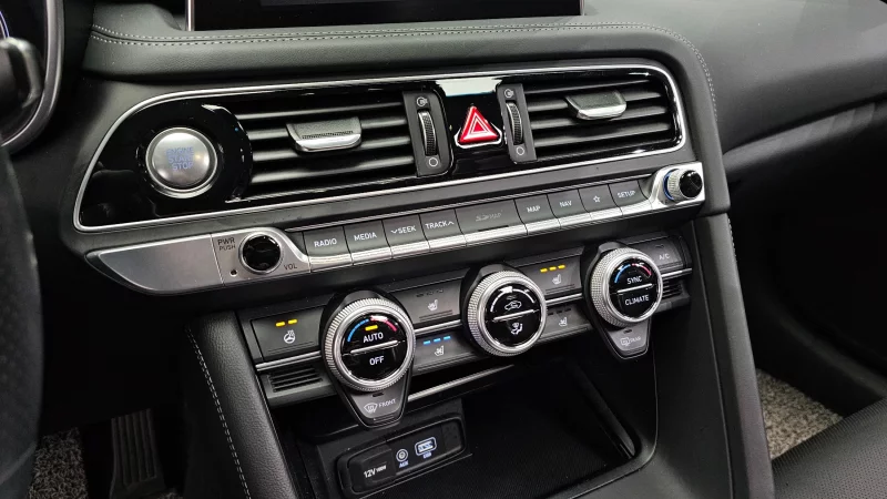 Genesis G70
