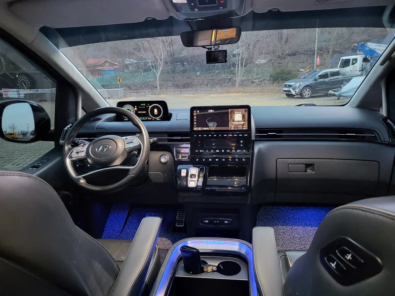 Hyundai Staria
