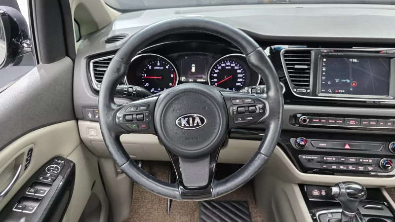 Kia Carnival