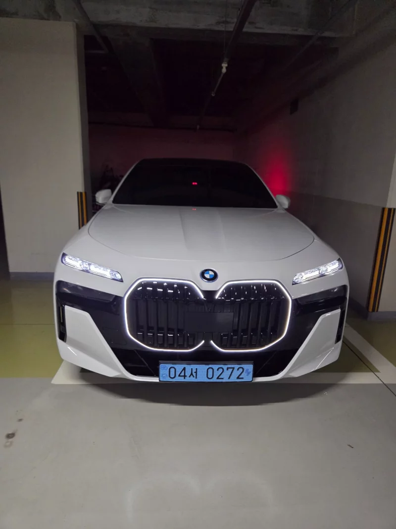 BMW i7