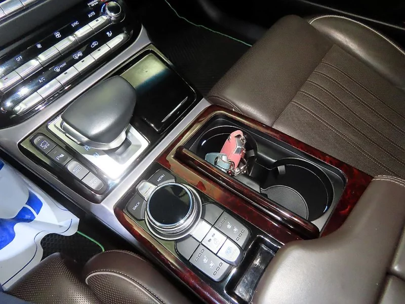 Genesis EQ900