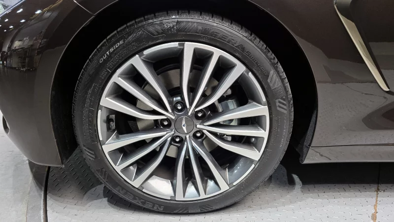 Genesis G70