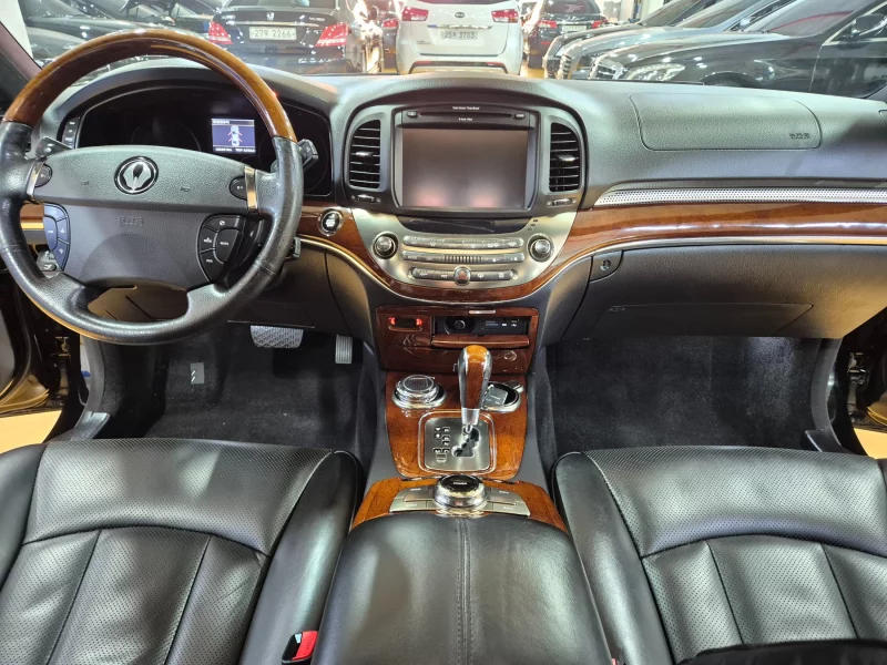 SsangYong Chairman W