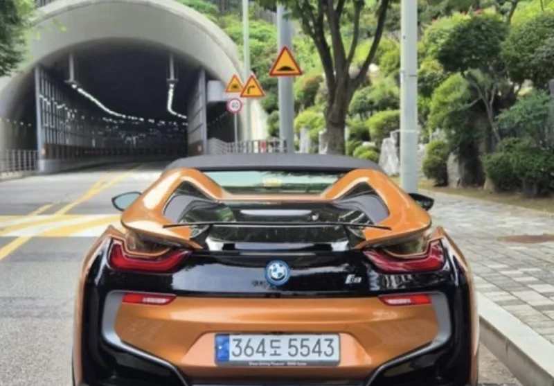 BMW i8