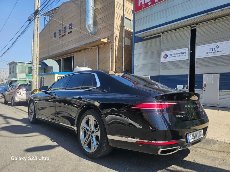 Genesis G90