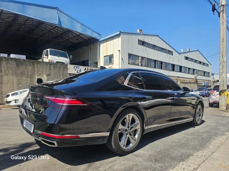 Genesis G90
