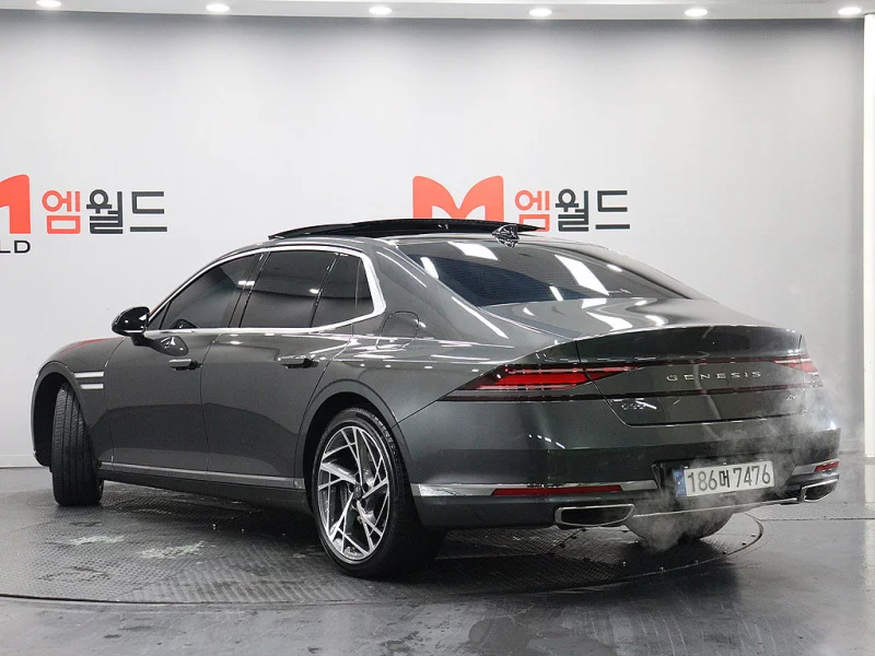Genesis G90