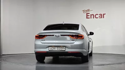 Renault SM6