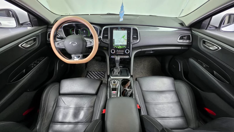 Renault SM6