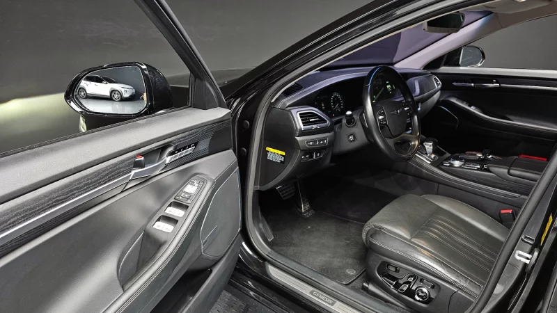 Genesis G90